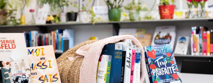 Photo de livres sur une table